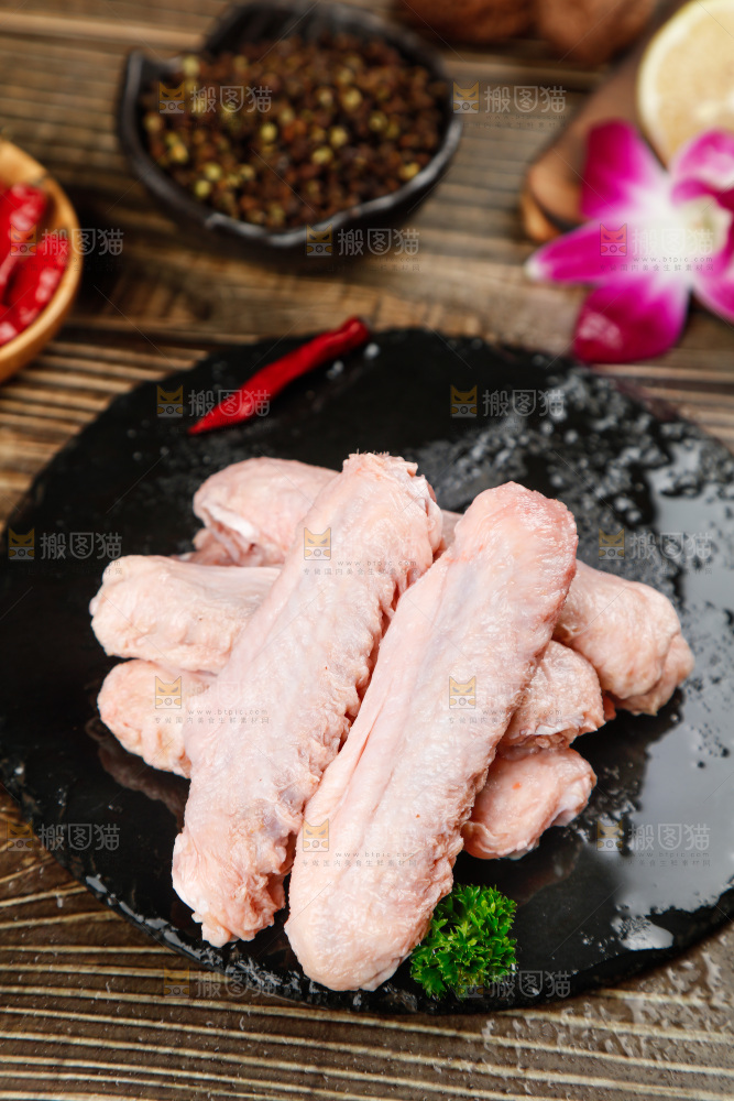 深底上的鸭翅中