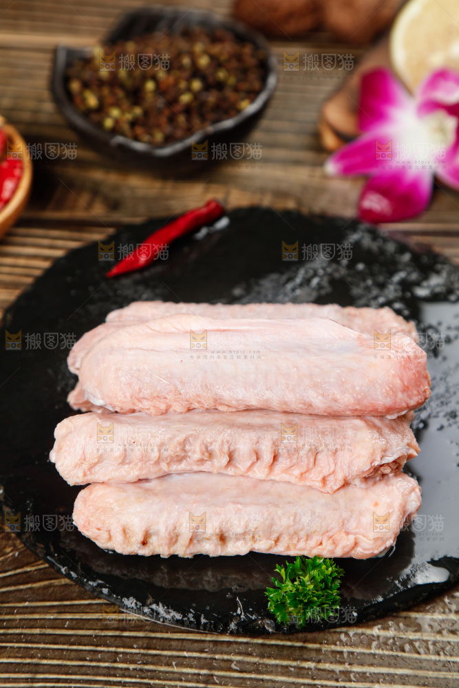 深底上的鸭翅中
