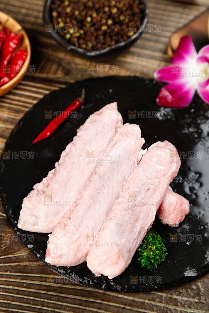深底上的鸭翅中