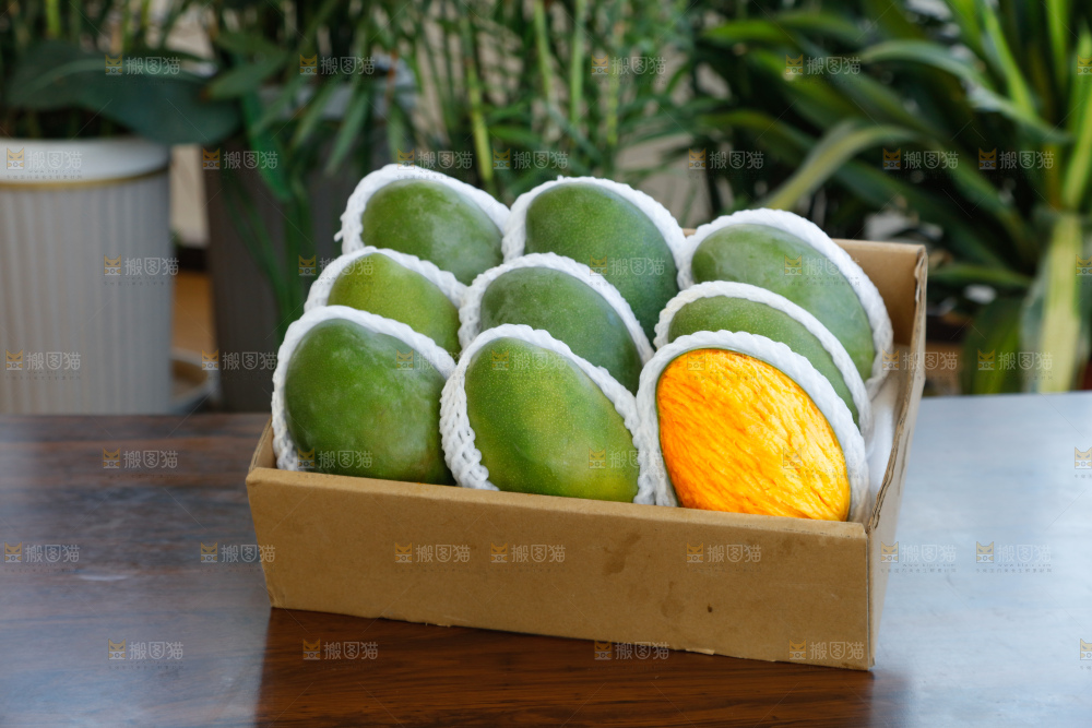 木底上的一箱凯特芒