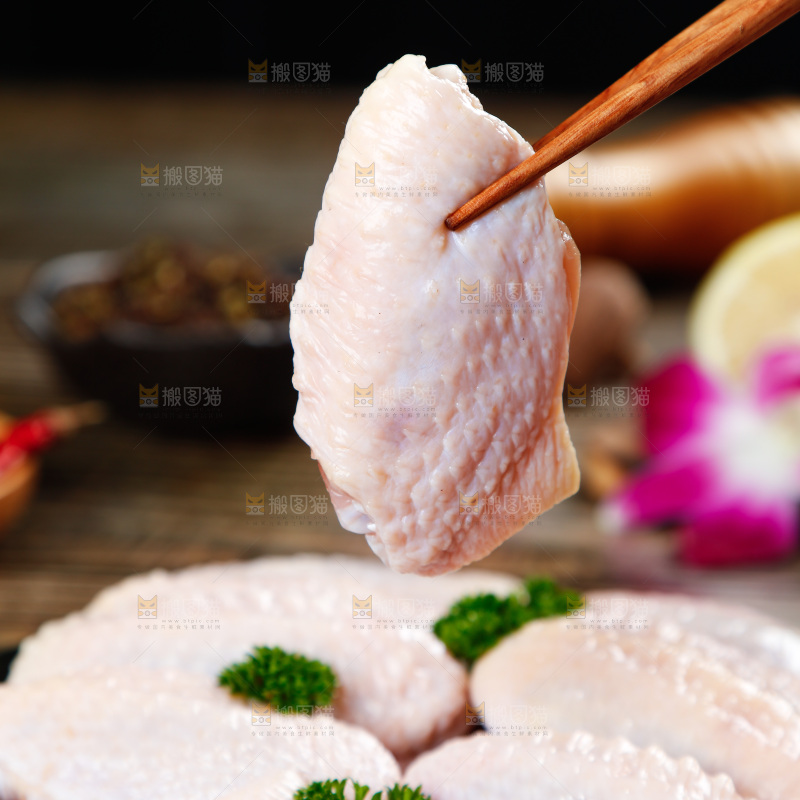 深底上的鸡翅中