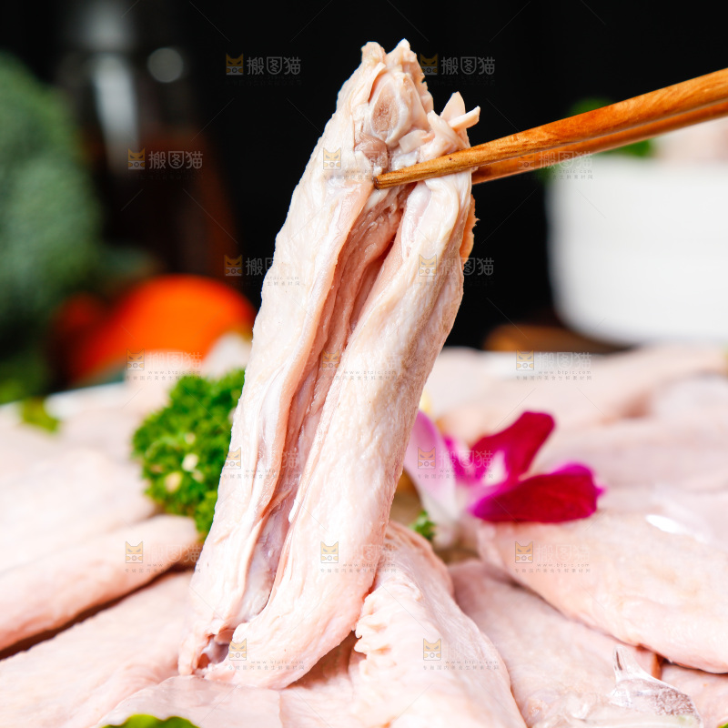 深底上的鸭翅中