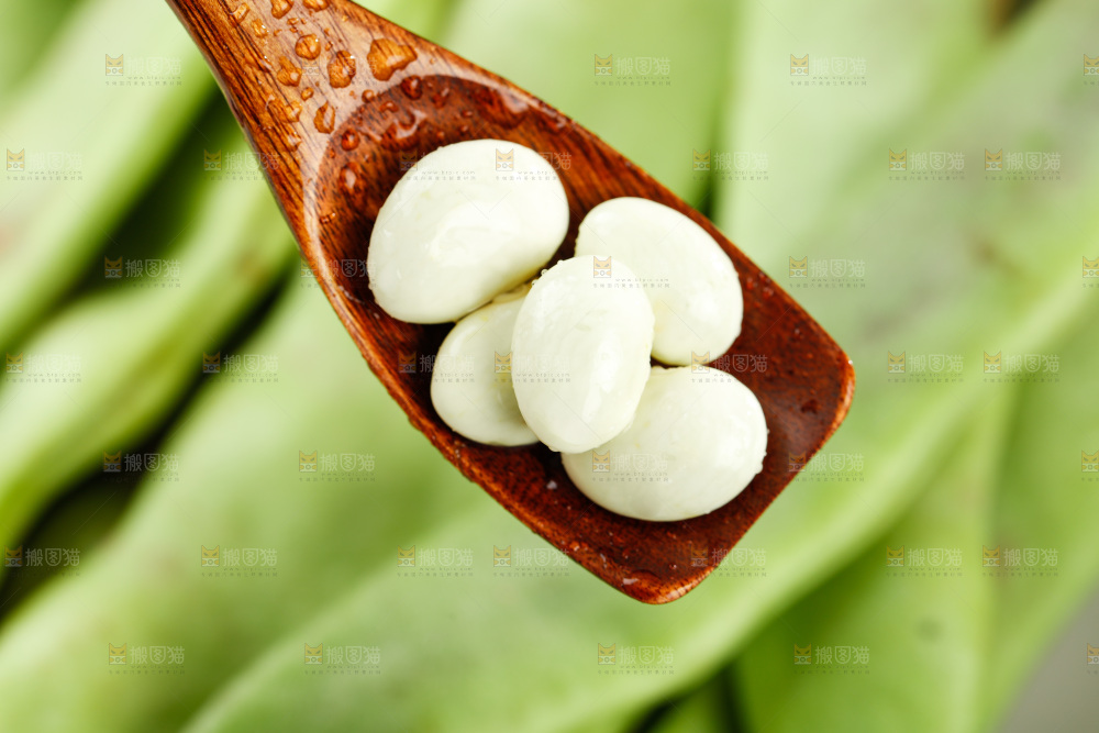 木底上的油豆角