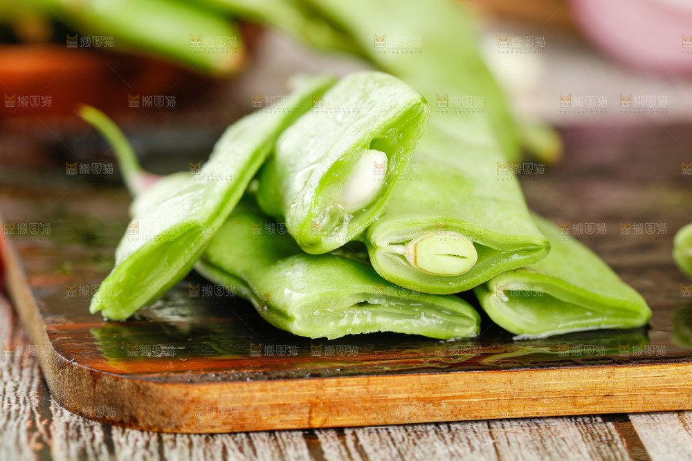 木底上的油豆角