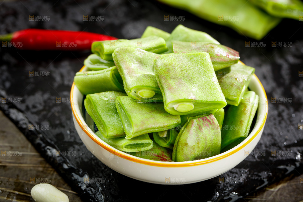 深底上的油豆角