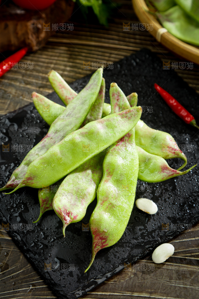 深底上的油豆角