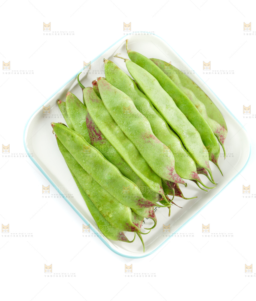 白底上的一点红油豆角