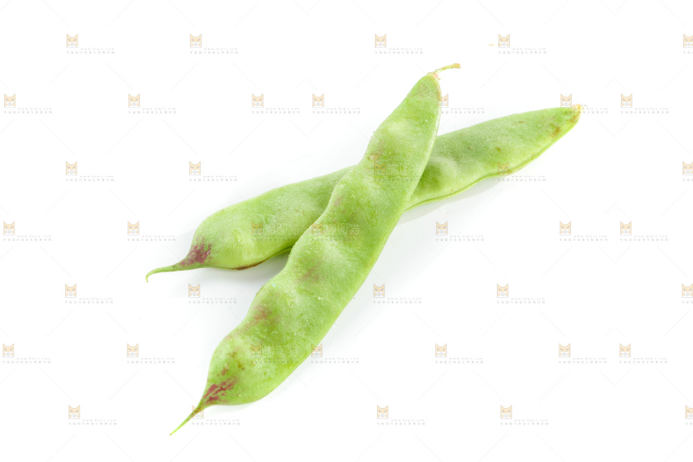 白底上的一点红油豆角