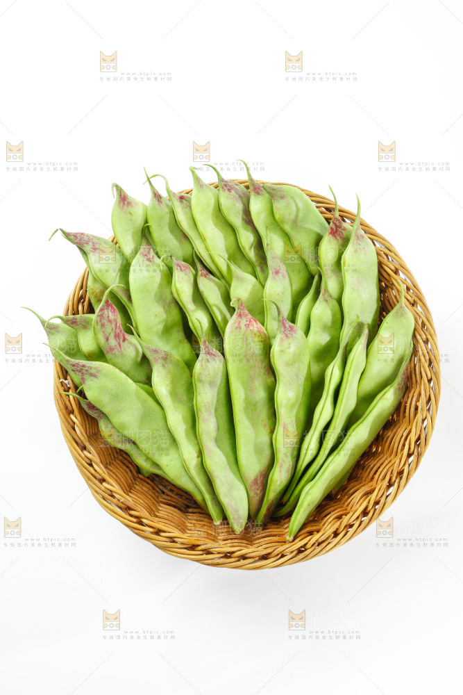 白底上的一点红油豆角