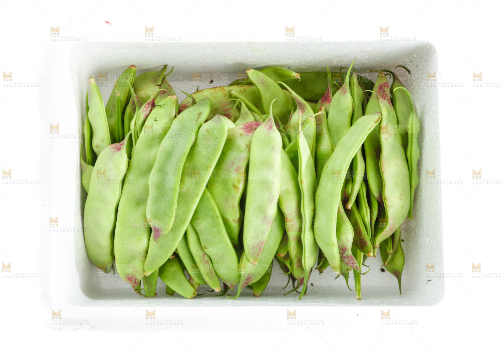 白底上的一点红油豆角