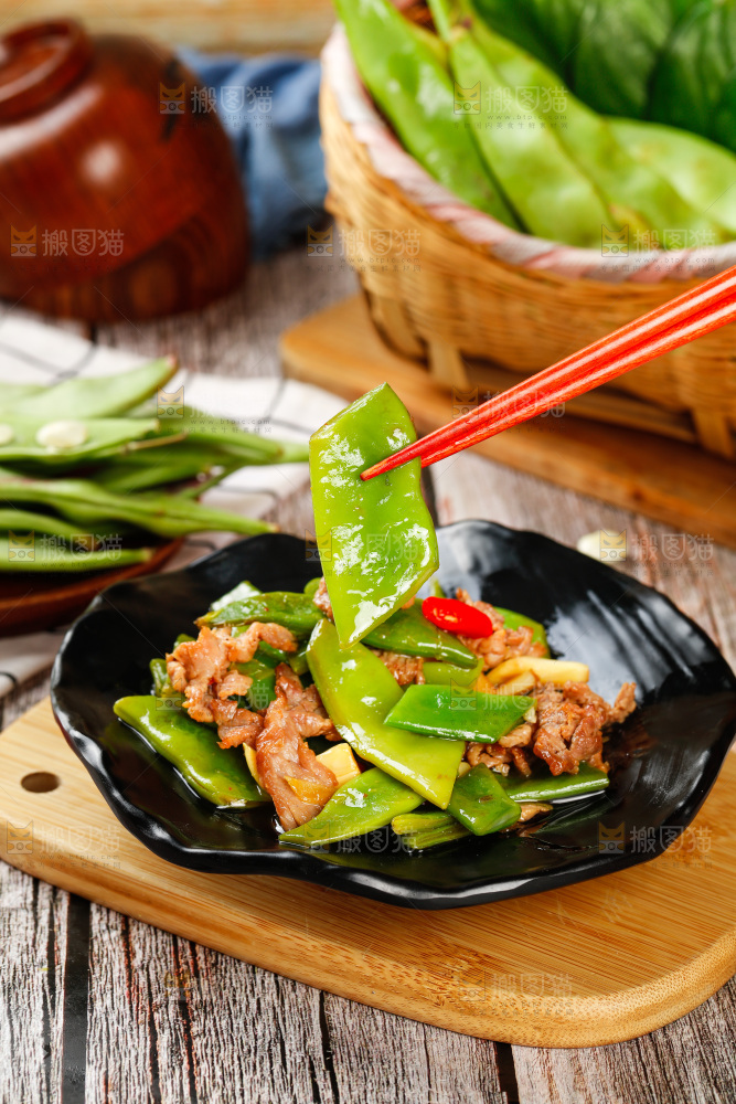 木底上的炒油豆角