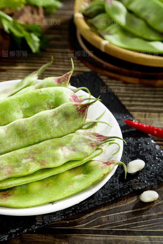 深底上的油豆角