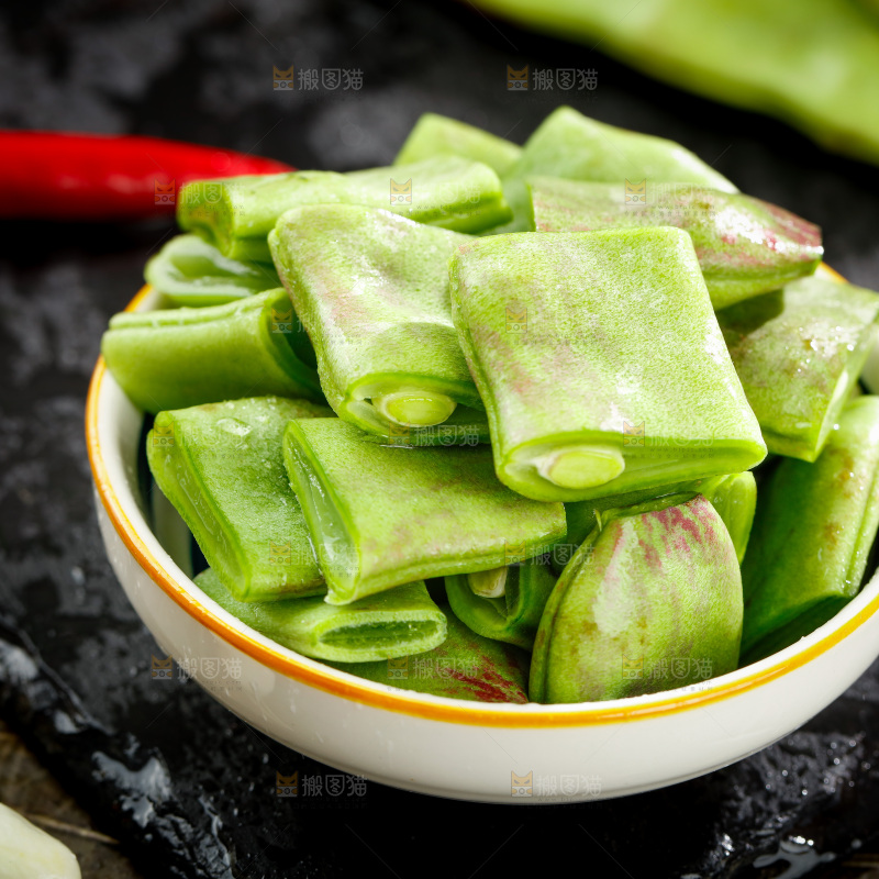 深底上的油豆角