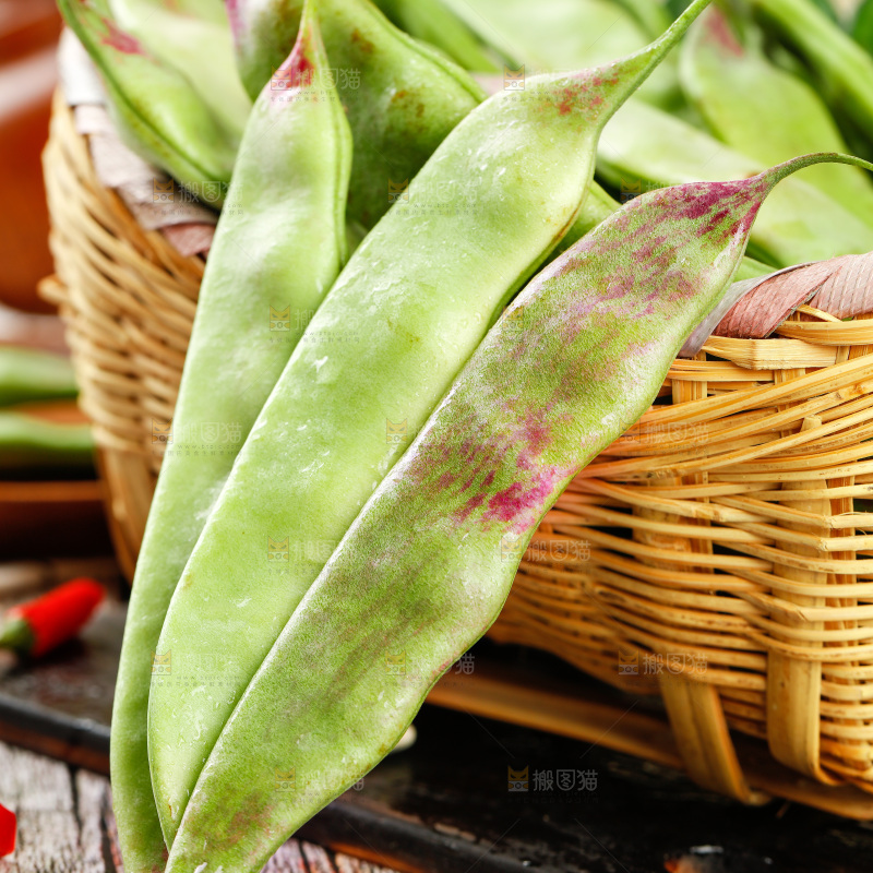 木底上的油豆角