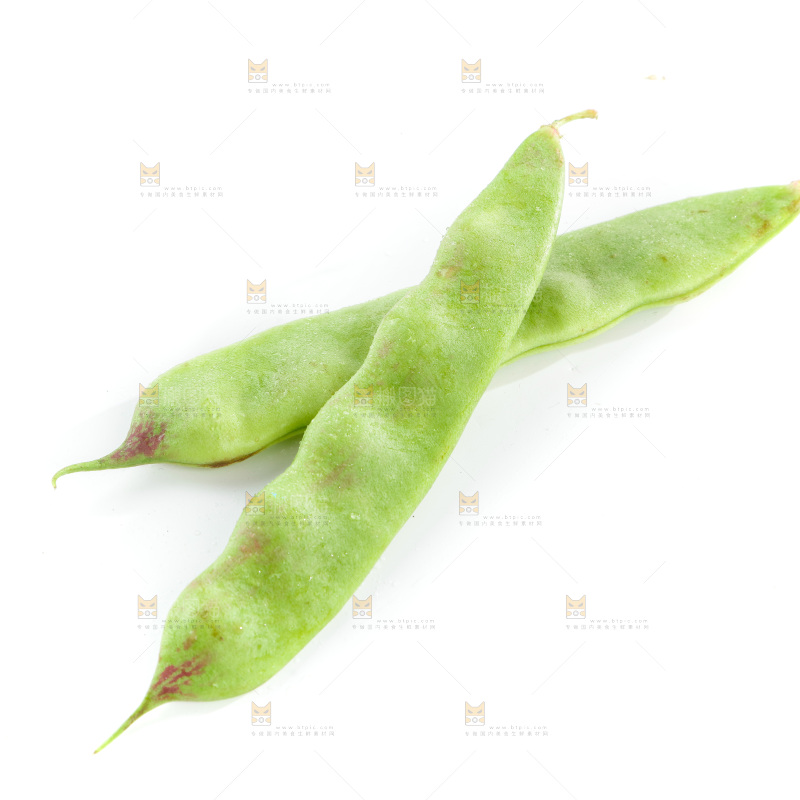 白底上的一点红油豆角