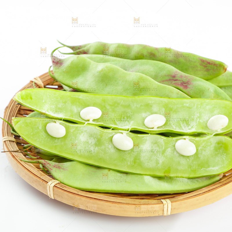 白底上的一点红油豆角