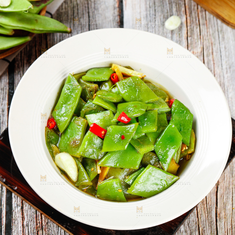 木底上的炒油豆角
