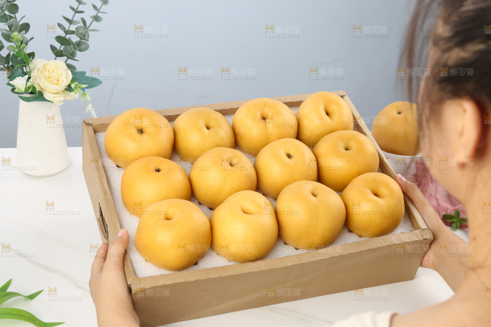 浅底上的一盒秋月梨