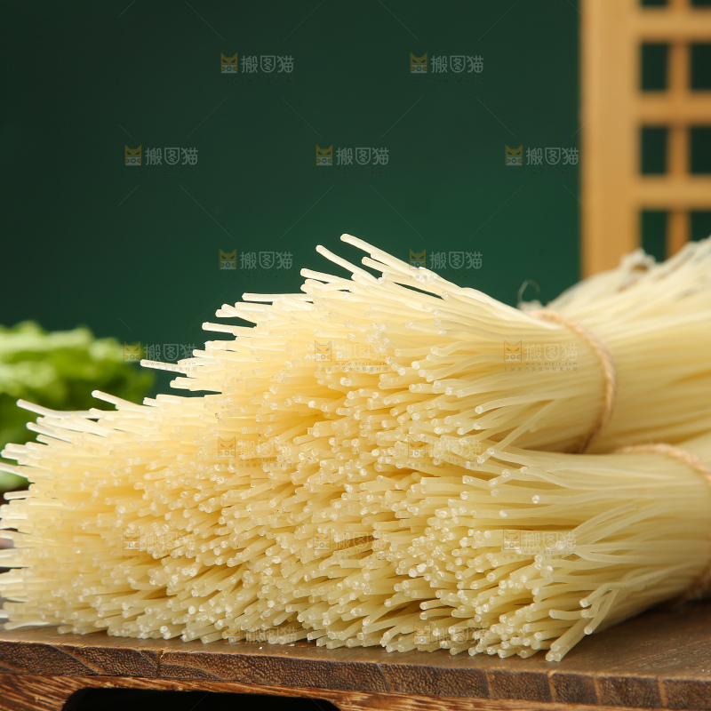 木底上的米粉