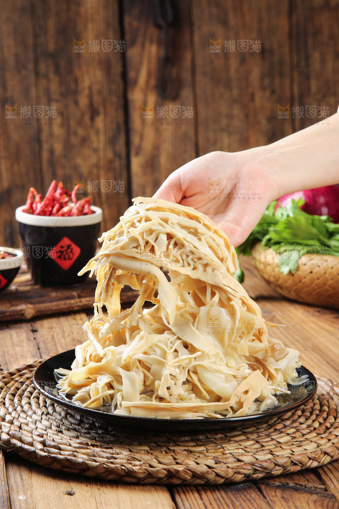 深底上的糯米笋