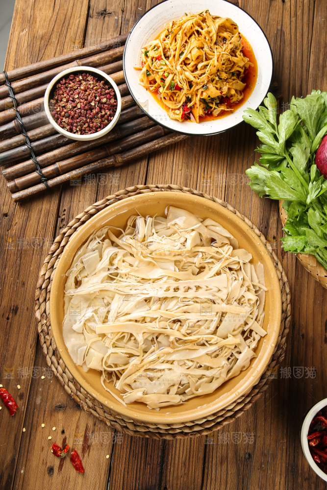 深底上的糯米笋