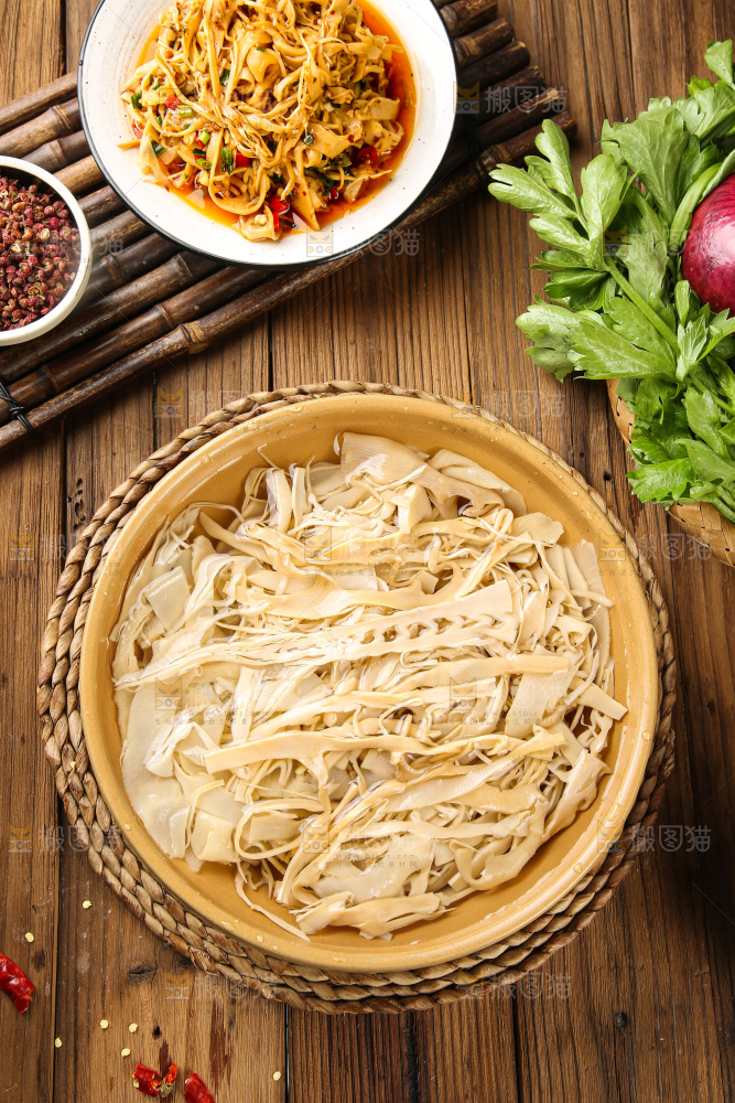 深底上的糯米笋