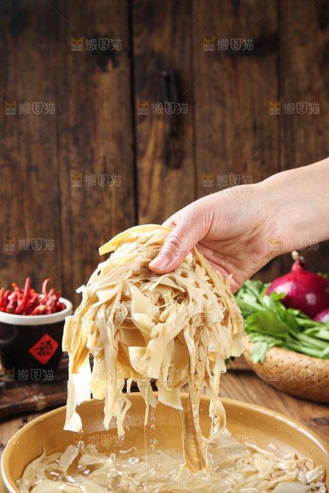 深底上的糯米笋
