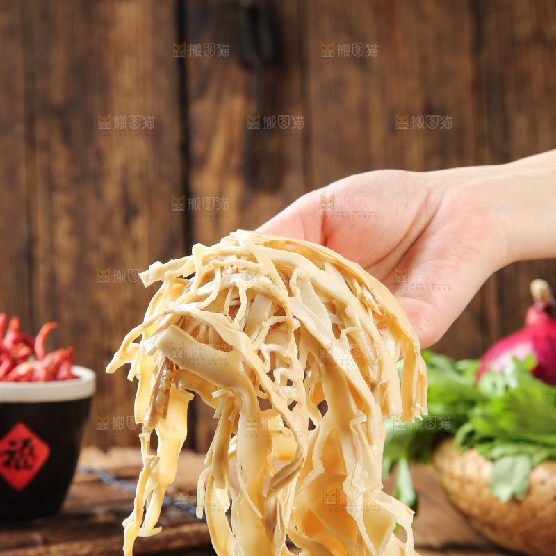 深底上的糯米笋