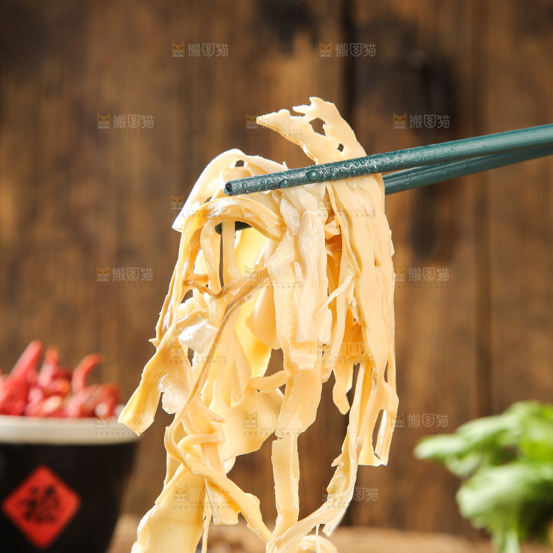深底上的糯米笋