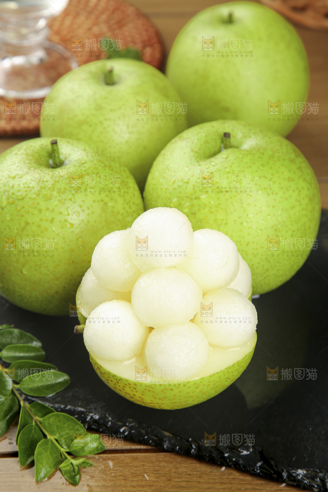 木底上的青皇冠梨