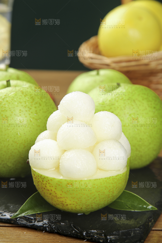 木底上的青皇冠梨