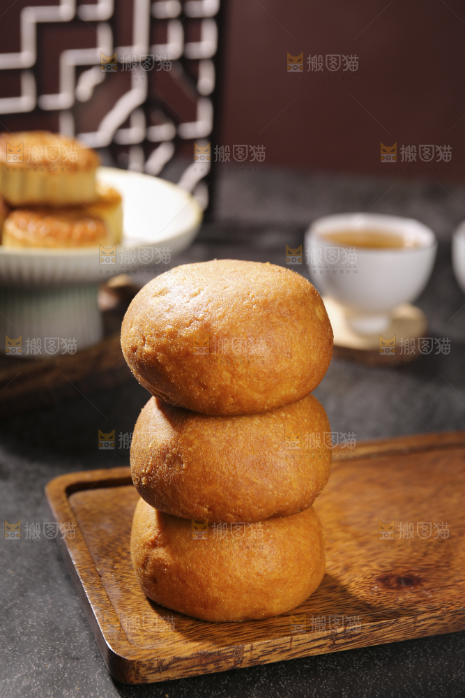 深底上的云腿月饼