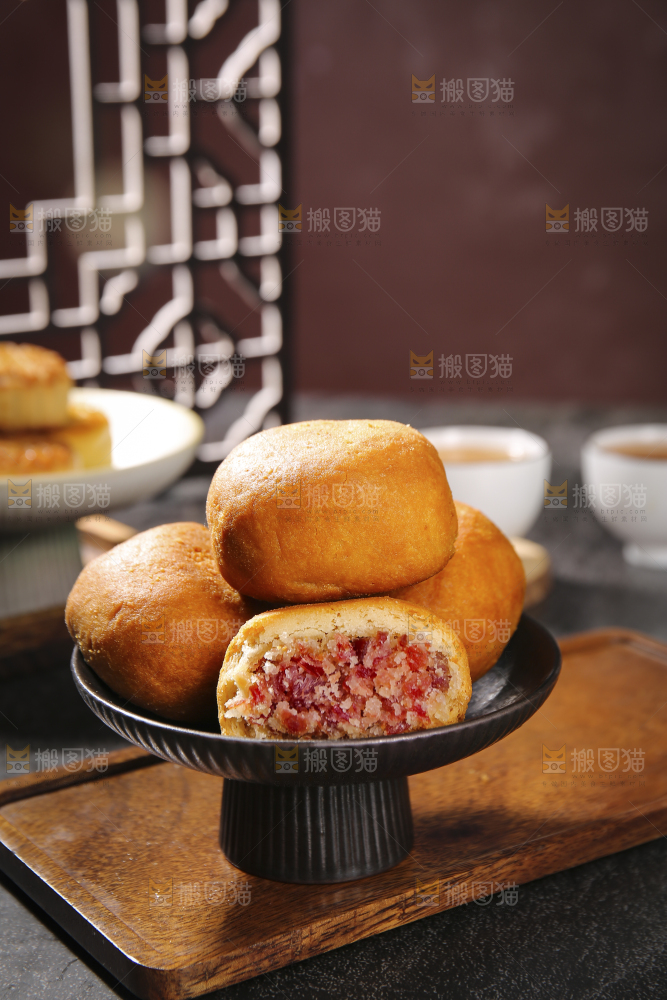 深底上的云腿月饼