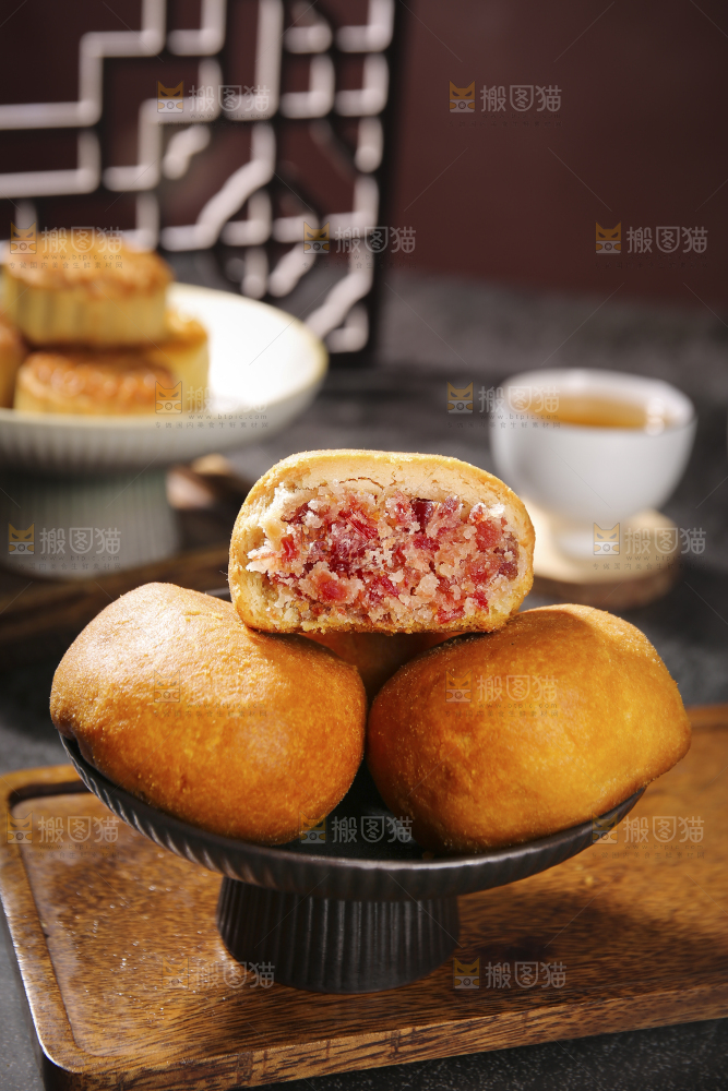 深底上的云腿月饼