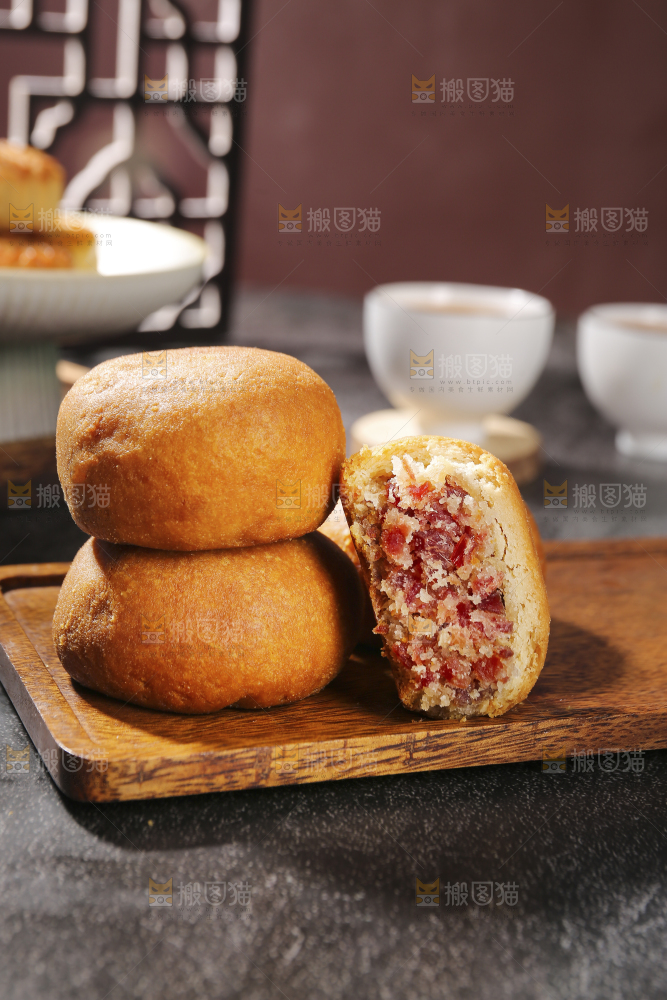 深底上的云腿月饼