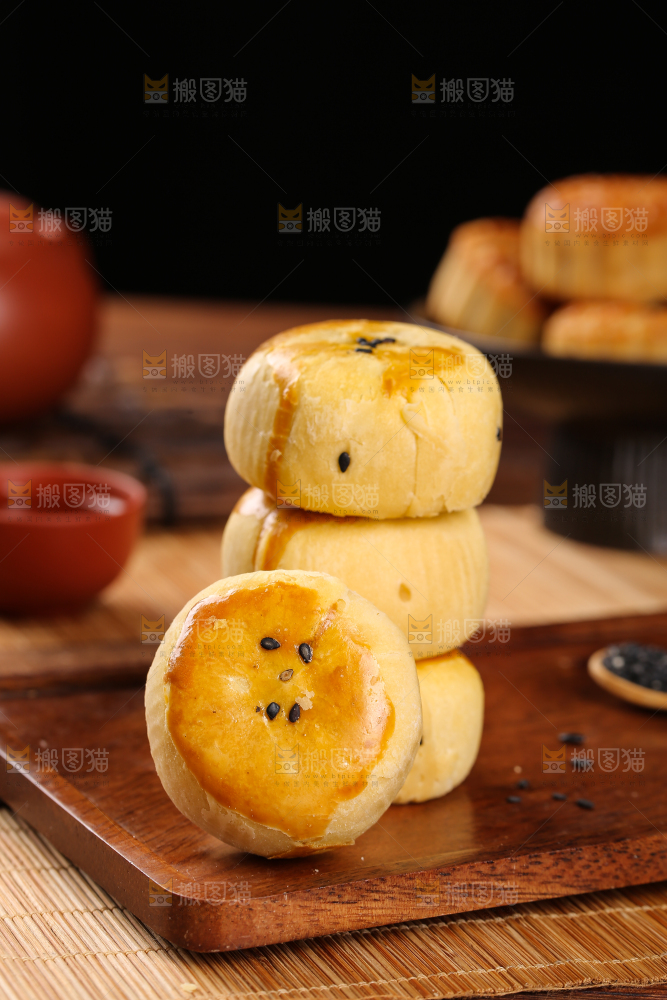 深底上的蛋黄酥