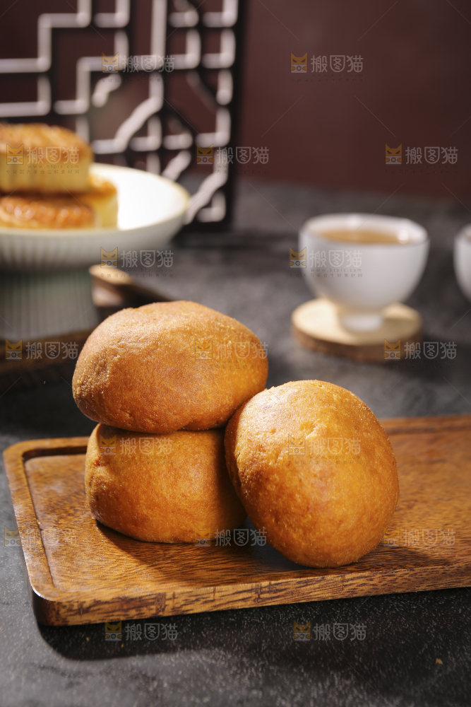 深底上的云腿月饼