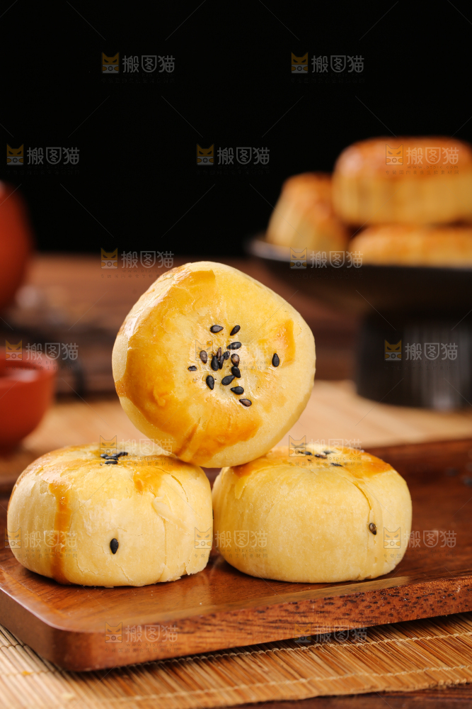 深底上的蛋黄酥