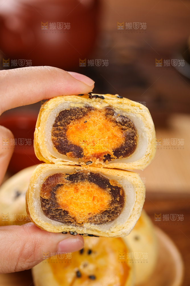 深底上的蛋黄酥