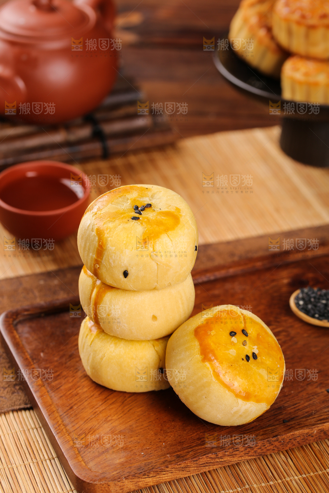 深底上的蛋黄酥