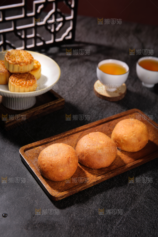 深底上的云腿月饼