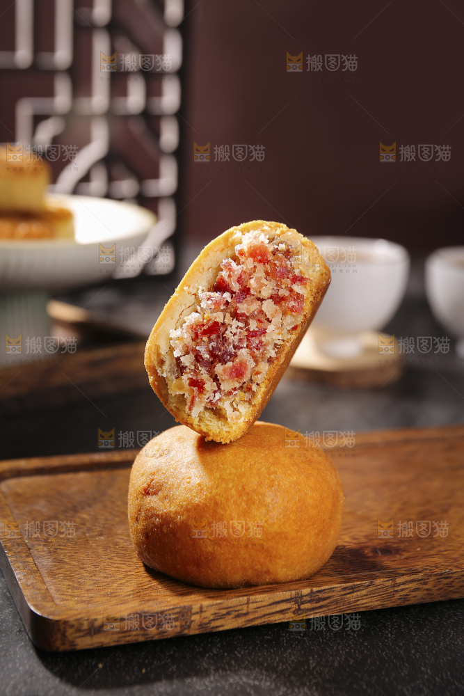 深底上的云腿月饼