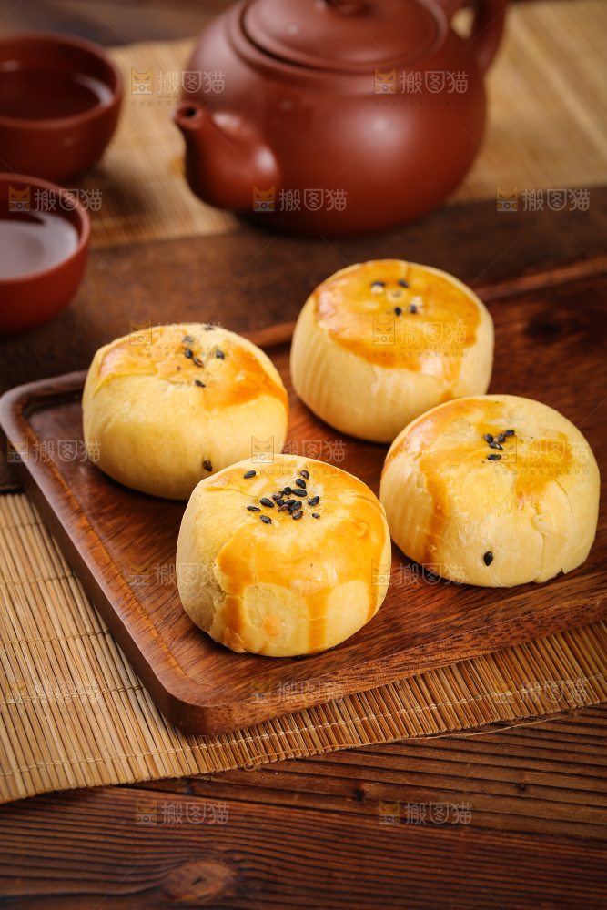 深底上的蛋黄酥
