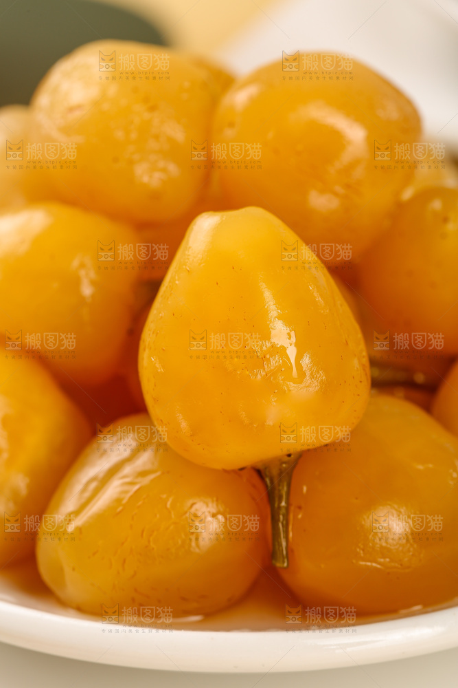 浅底上的五彩泡椒