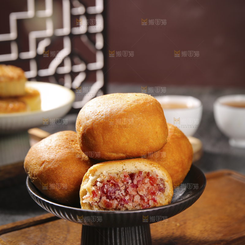 深底上的云腿月饼