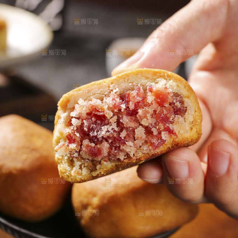 深底上的云腿月饼