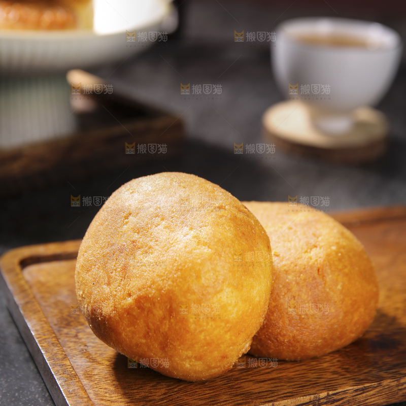 深底上的云腿月饼