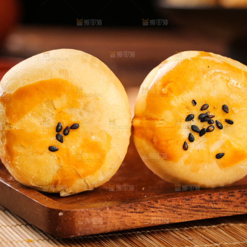 深底上的蛋黄酥