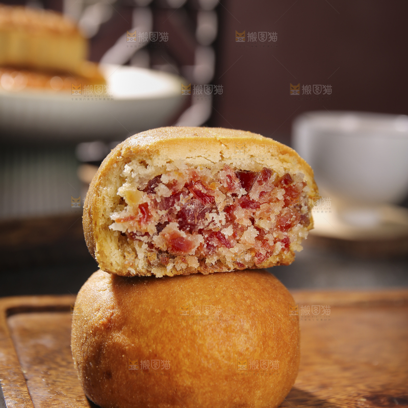 深底上的云腿月饼