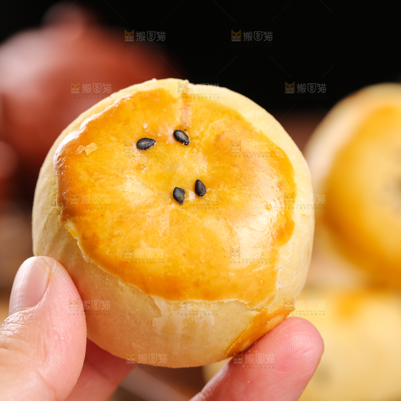 深底上的蛋黄酥